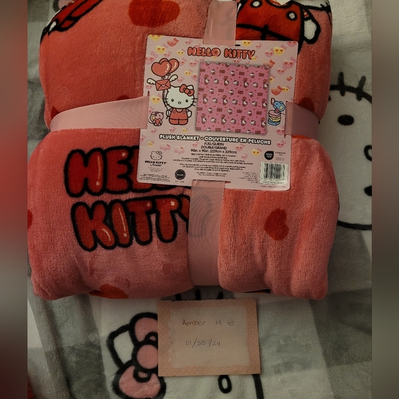 Hello Kitty Valentines Blanket - Picture 1 of 3